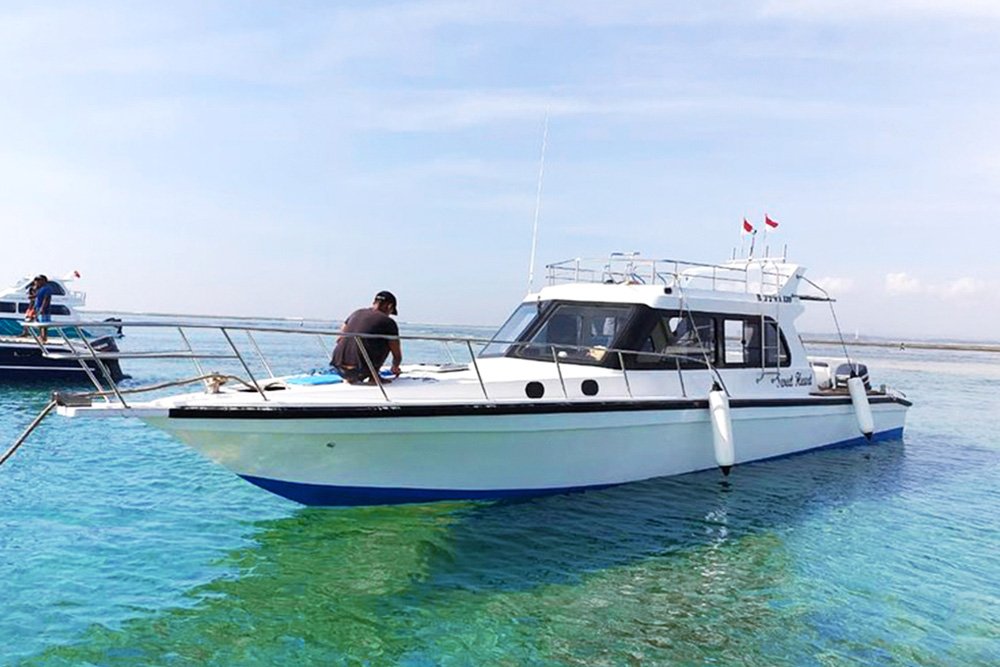 yacht-boat-charter-nusa-penida